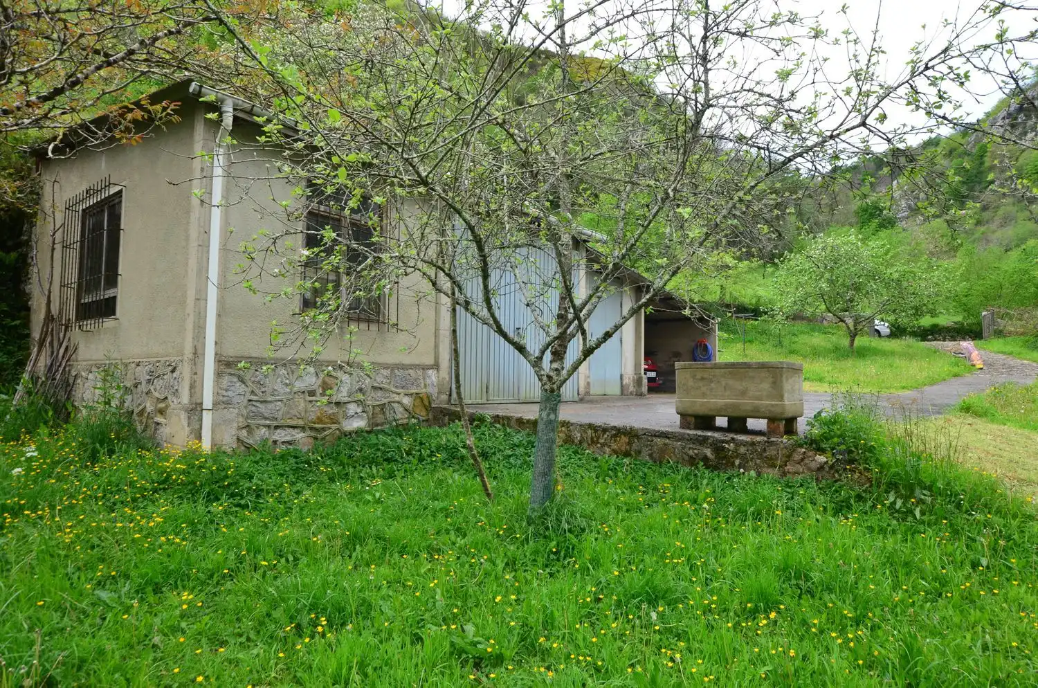 Jardí de Casa o xalet en venda en Piloña amb Calefacció, Terrassa i Traster