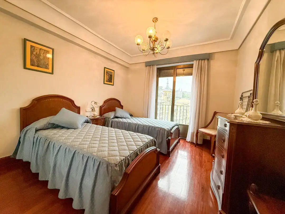 Bedroom of Flat for rent in Donostia - San Sebastián   with Oven, Washing machine and Microwave