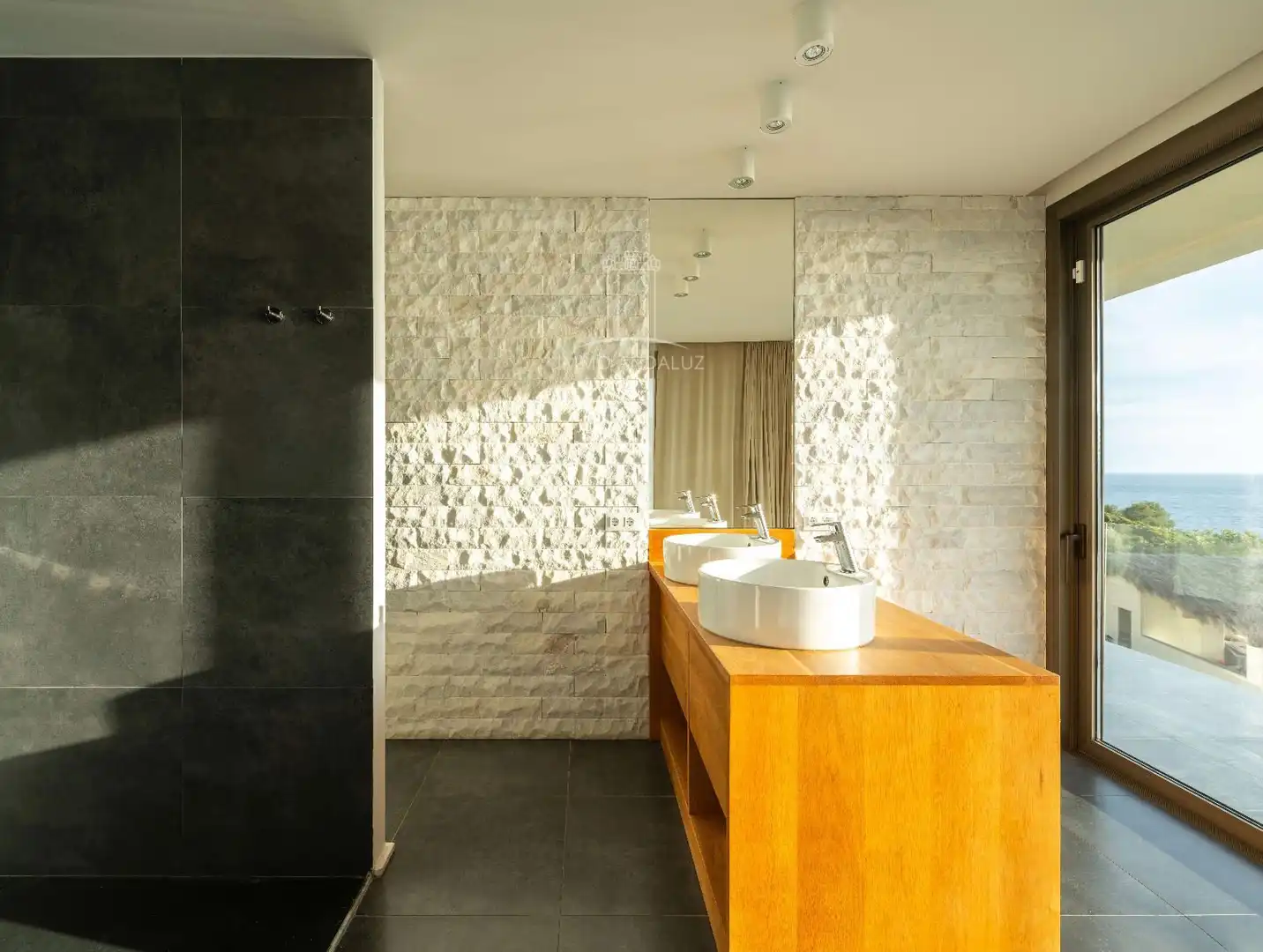 Bathroom of Houses for sale in Zahara de los Atunes  with Air Conditioner, Heating and Storage room