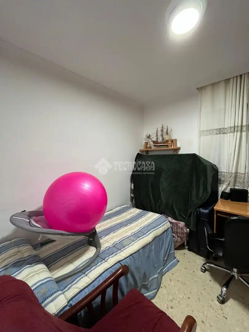 Piso en venta en Sevilla con Calefacción, Terraza y Amueblado