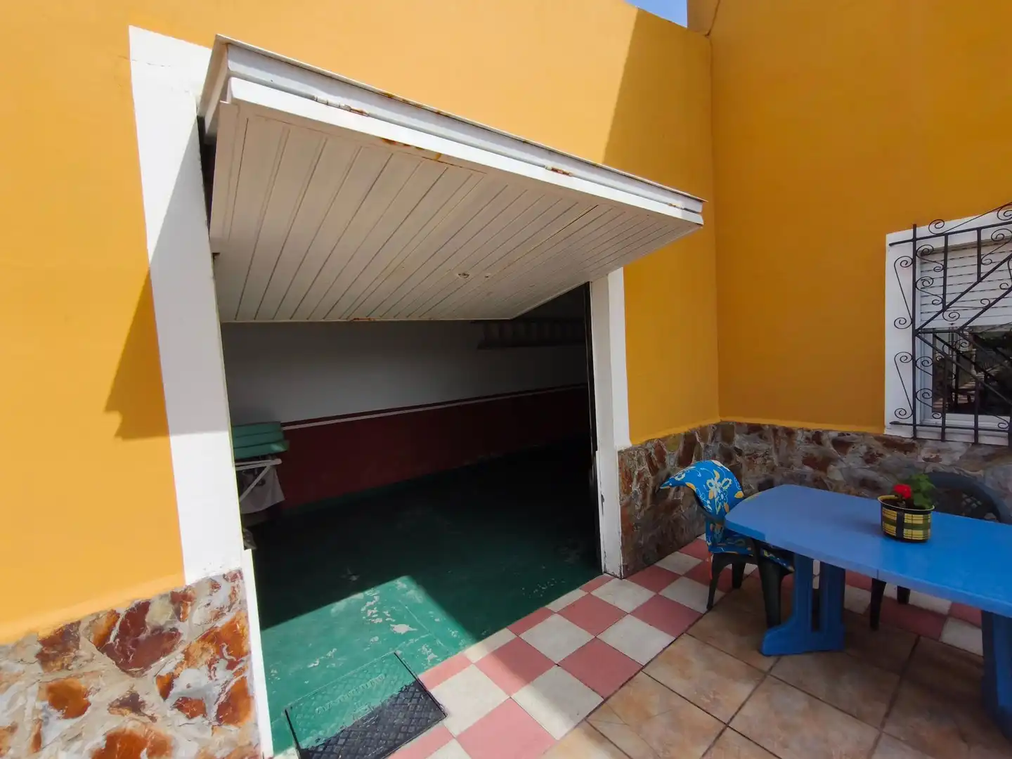 Aparcament de Casa o xalet en venda en San Andrés del Rabanedo amb Calefacció, Terrassa i Piscina