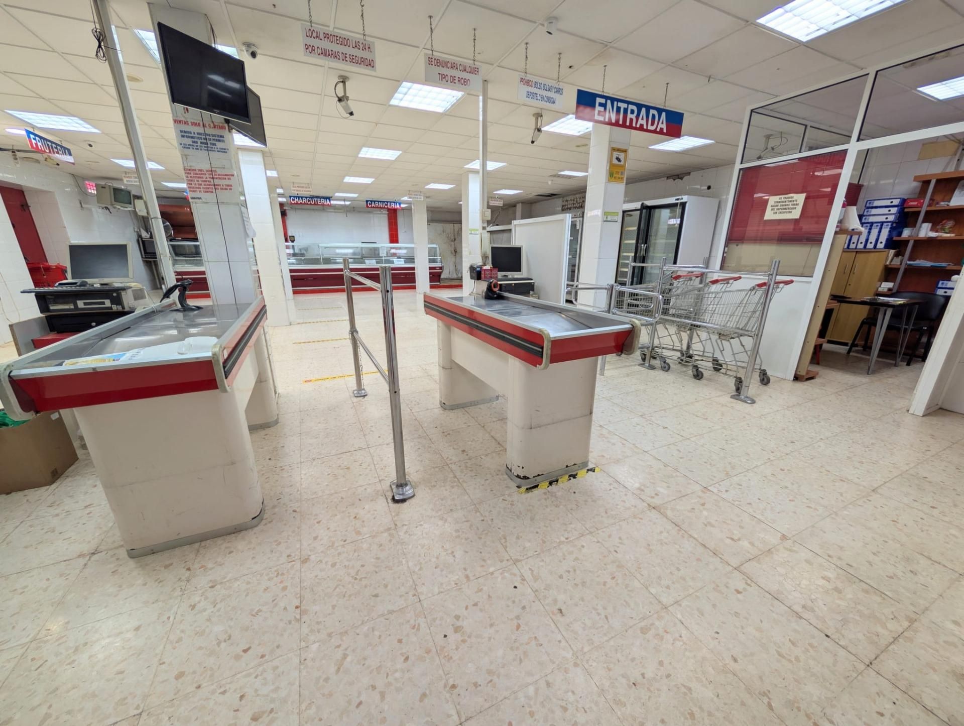 Premises for sale in  Sevilla Capital