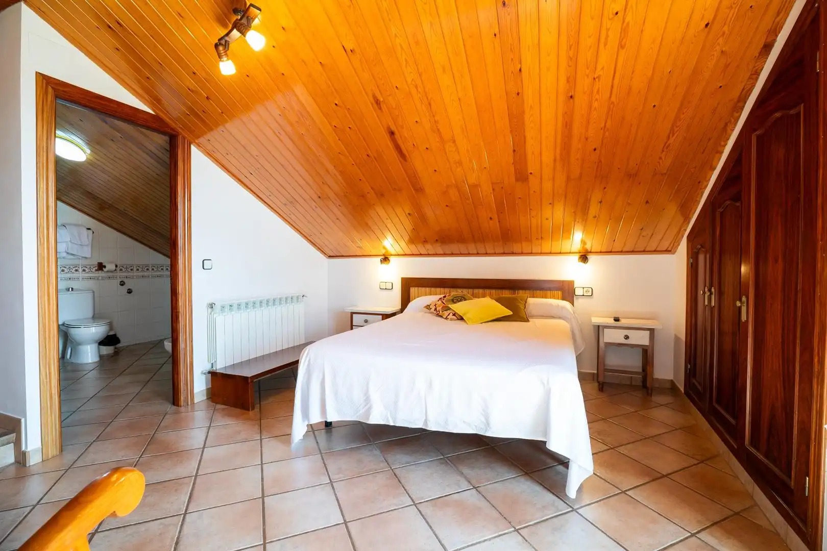 Dormitori de Casa o xalet en venda en Boltaña amb Calefacció, Terrassa i Moblat