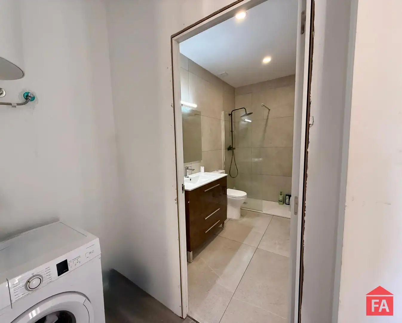 Bathroom of Flat for sale in El Vendrell