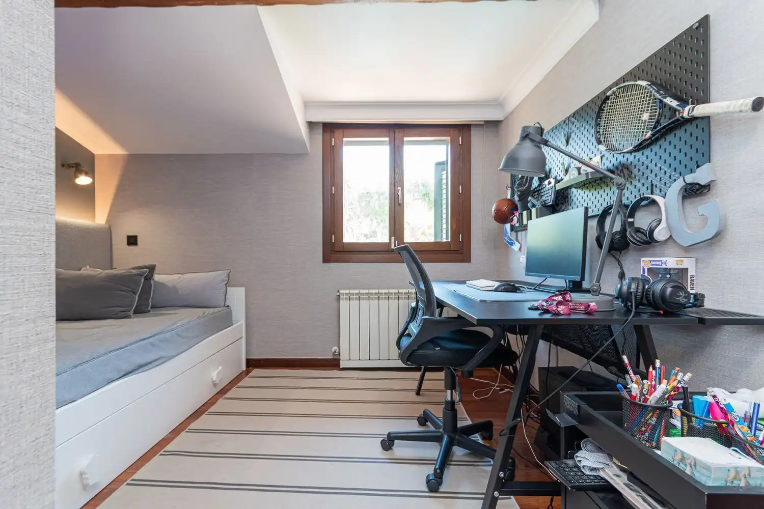 Schlafzimmer von Einfamilien-Reihenhaus zum Verkauf in Boadilla del Monte mit Klimaanlage, Heizung und Abstellraum