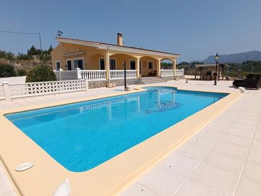 Casa con piscina in vendita a Bufali