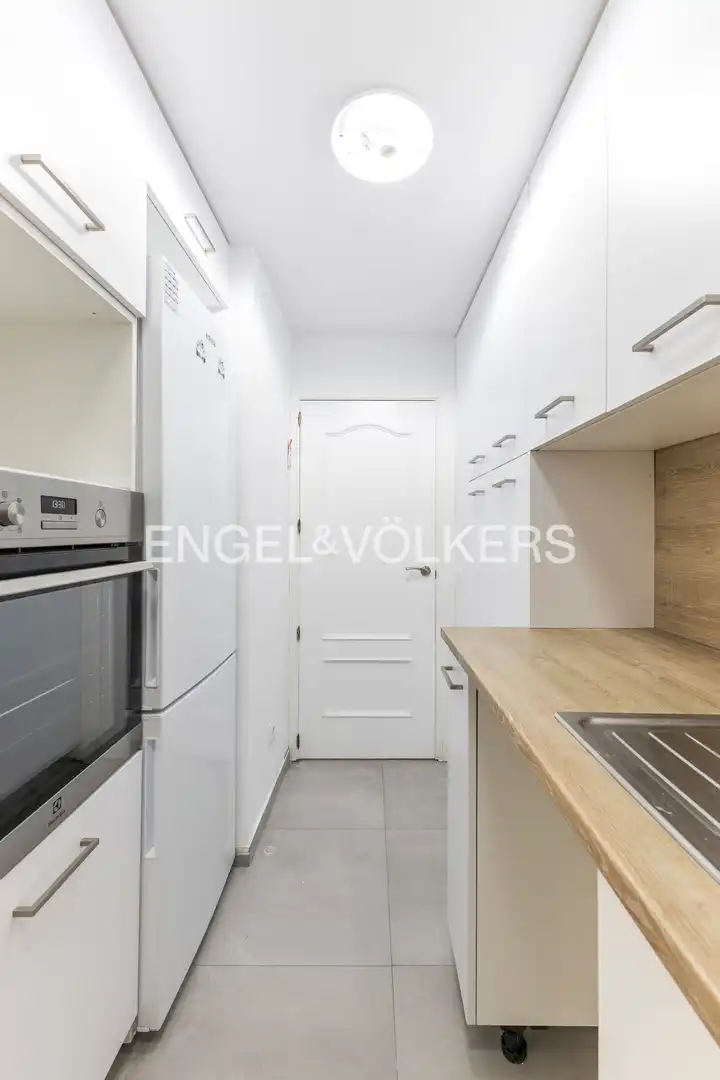 Küche von Wohnung zur Miete in Madrid mit Klimaanlage, Heizung und Parkett