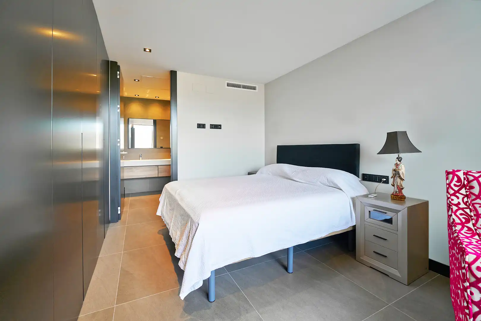 Habitación de Casa o chalet en venta en Benahavís con Aire acondicionado, Calefacción y Jardín privado