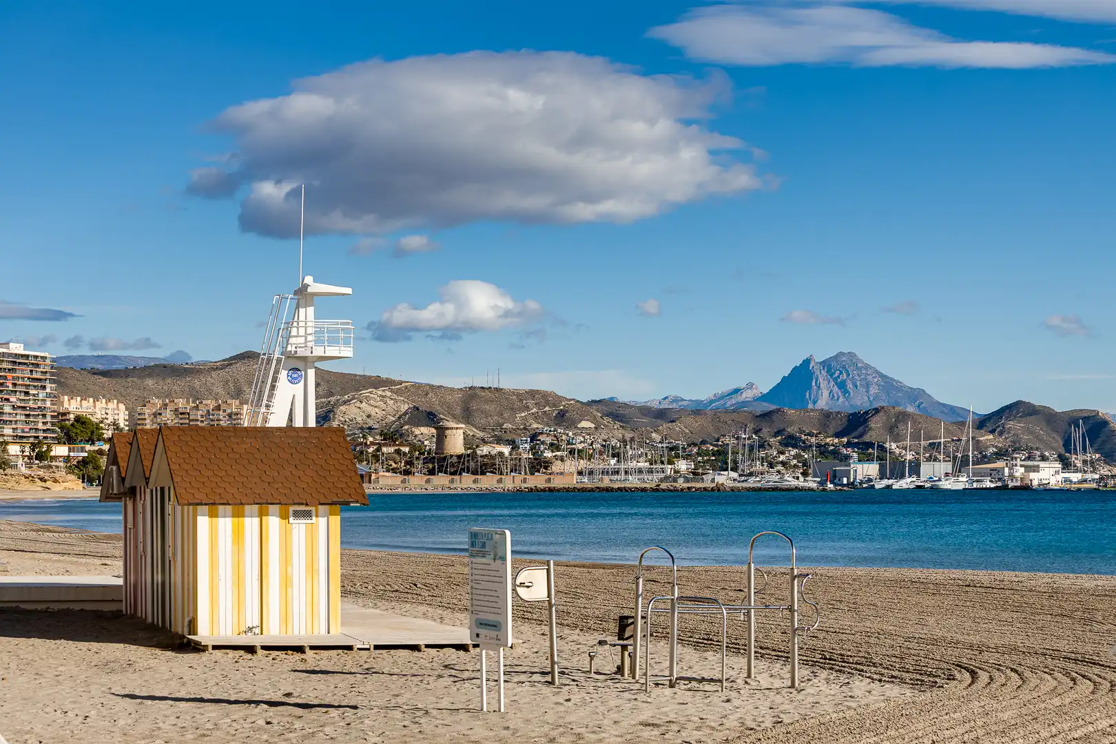Vista exterior de Piso en venta en El Campello con Aire acondicionado, Terraza y Trastero