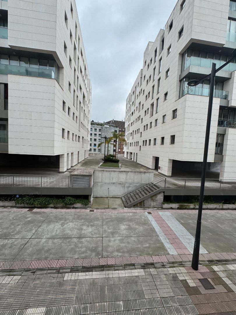 Vista exterior de Pis en venda en Oviedo  amb Calefacció, Terrassa i Traster