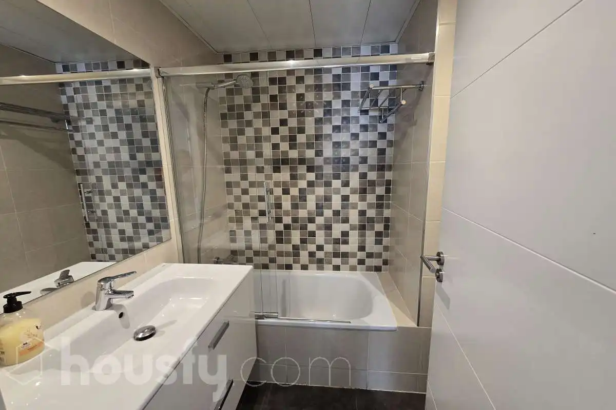 Baño de Piso de alquiler en Barcelona con Aire acondicionado, Calefacción y Parquet