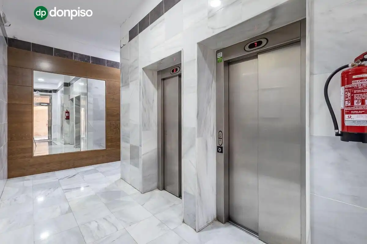 Penthouse with pool for sale in Avenida DE LA ILUSTRACION 77, imagen 23
