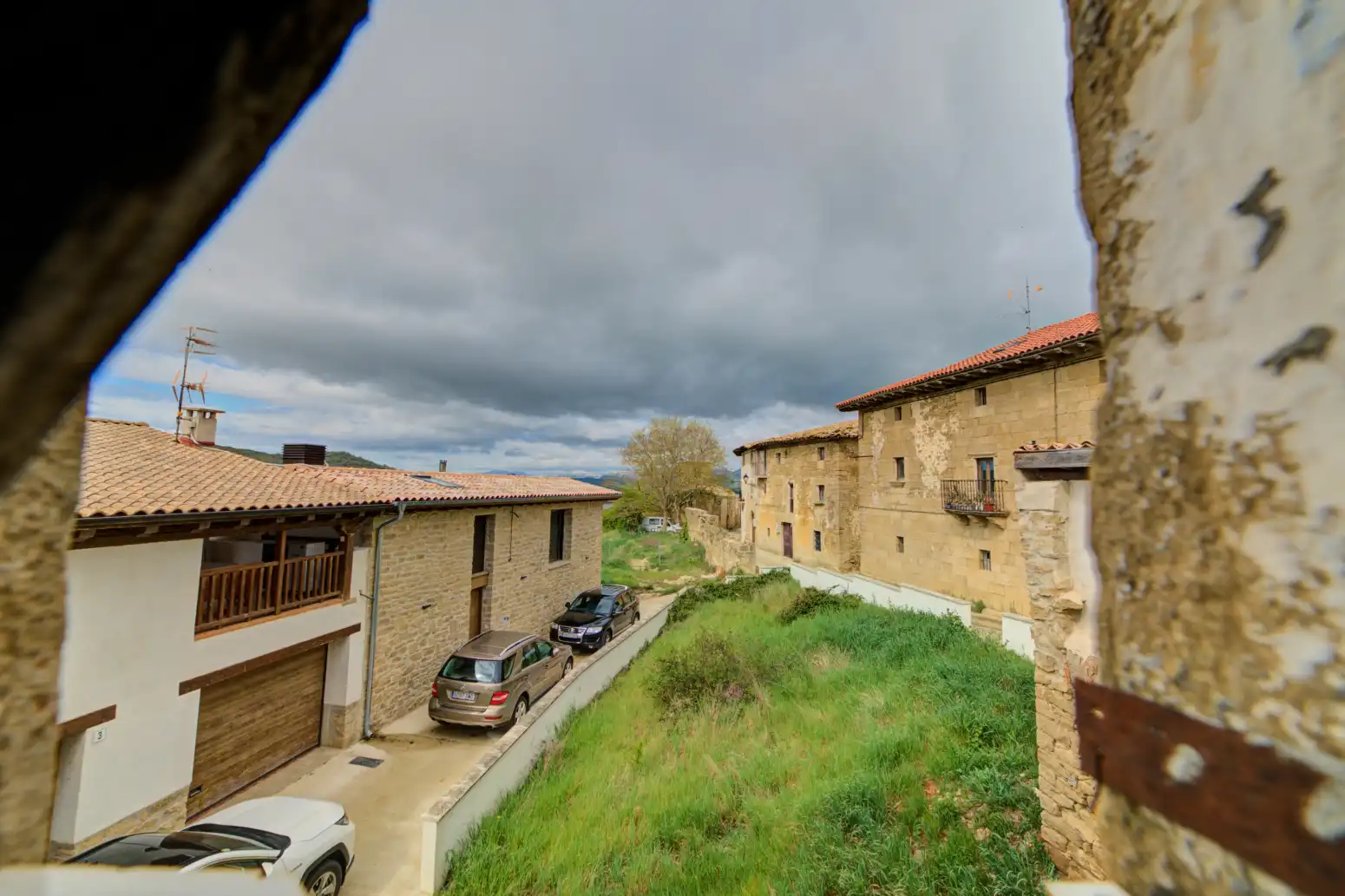 Exterior view of Houses for sale in Guesálaz / Gesalatz