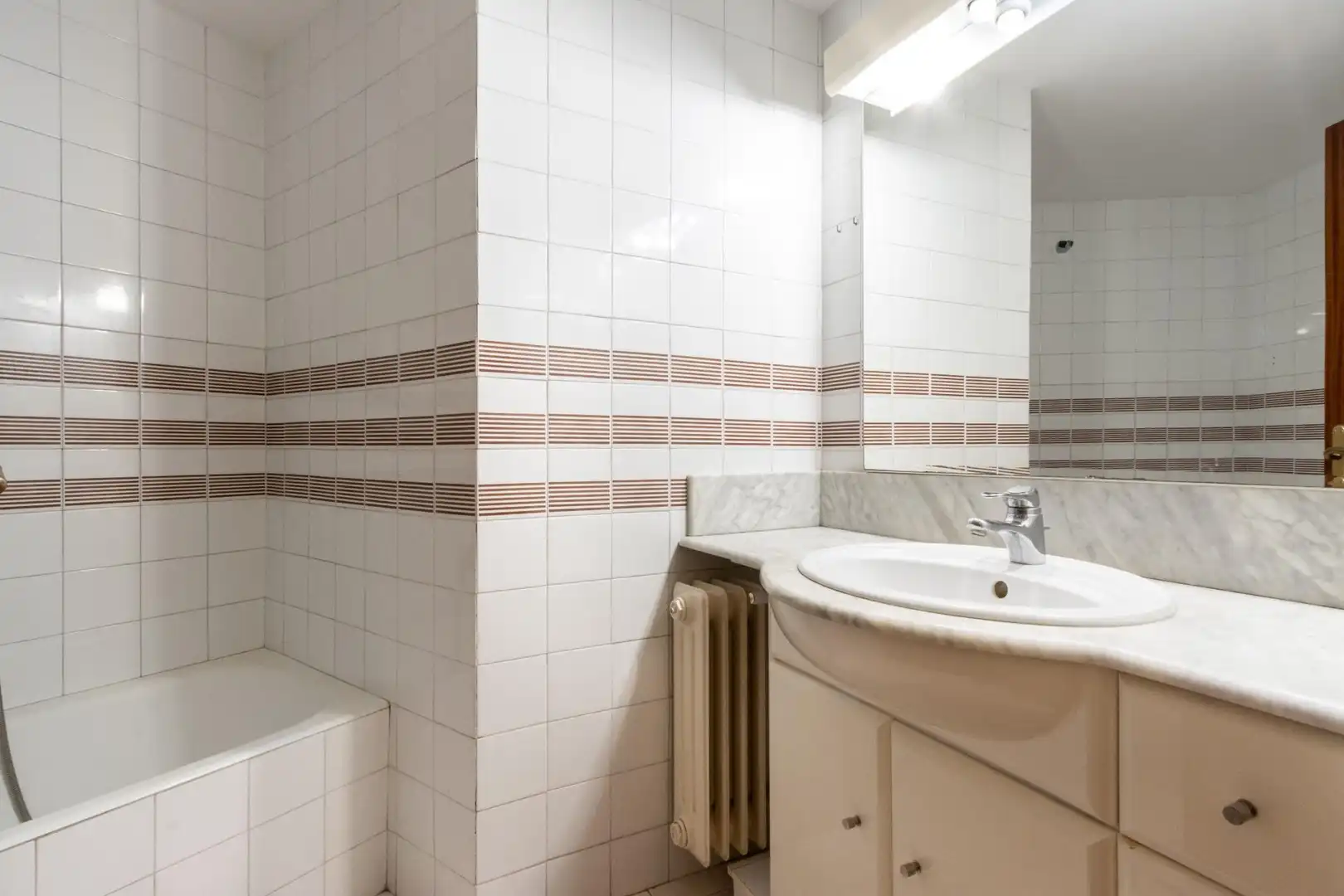 Bathroom of Attic for sale in Sabadell  with Air Conditioner, Heating and Parquet flooring