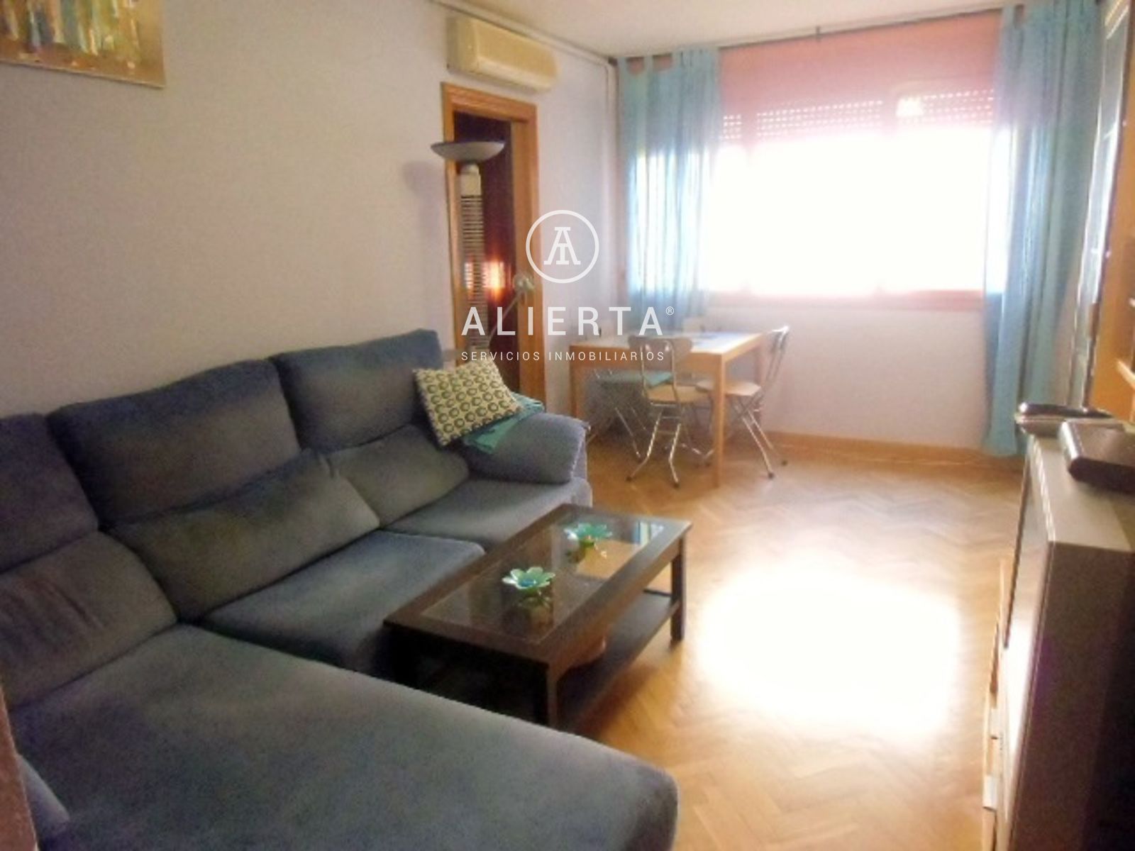 Dormitori de Pis de lloguer en  Zaragoza Capital amb Calefacció, Piscina i Piscina comunitària