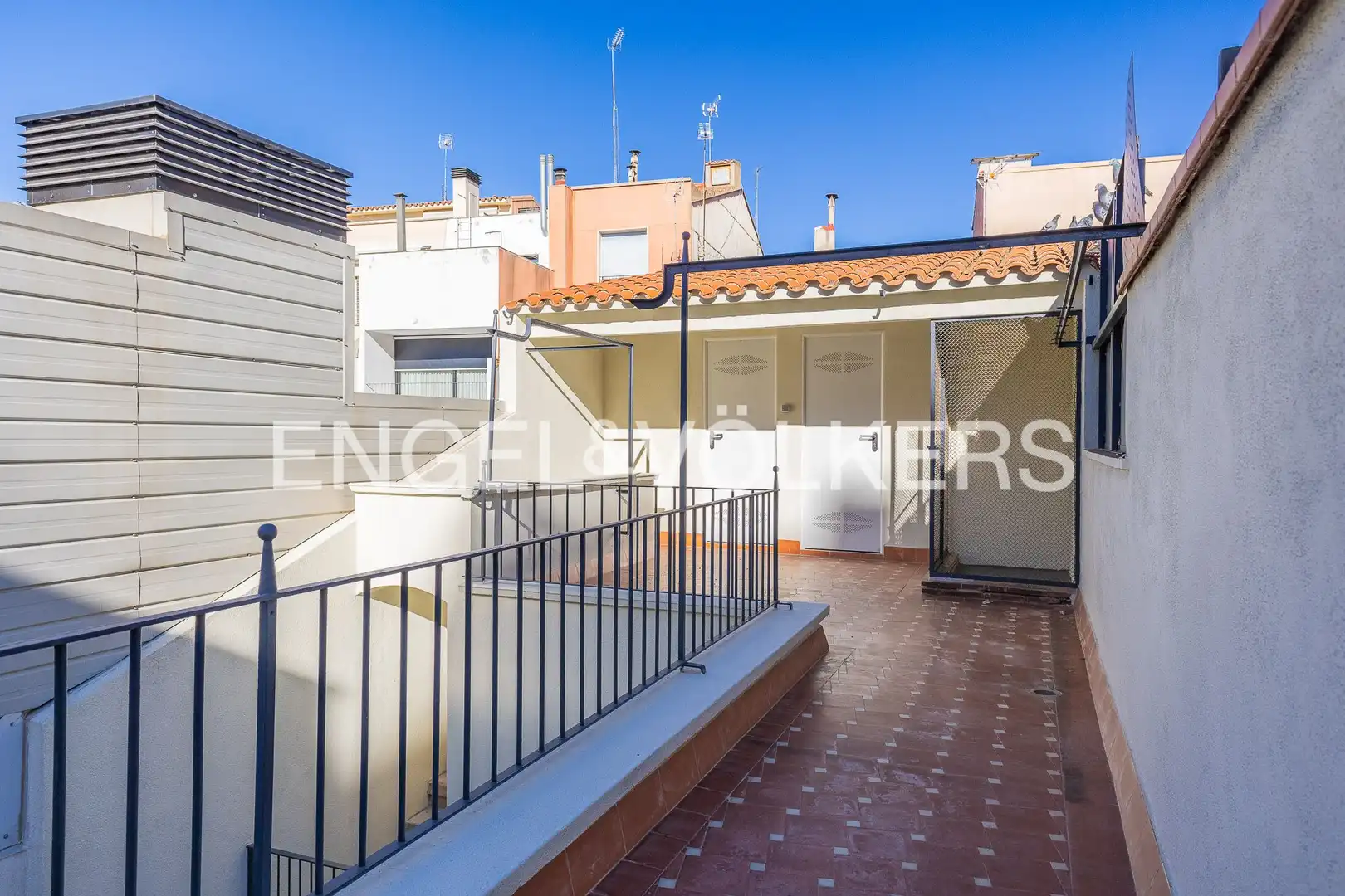 Terrassa de Casa adosada en venda en Terrassa amb Aire condicionat, Calefacció i Jardí privat