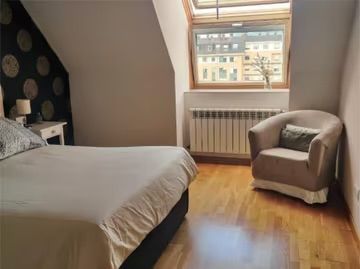 Habitación de Piso en venta en Oviedo  con Calefacción, Trastero y Amueblado