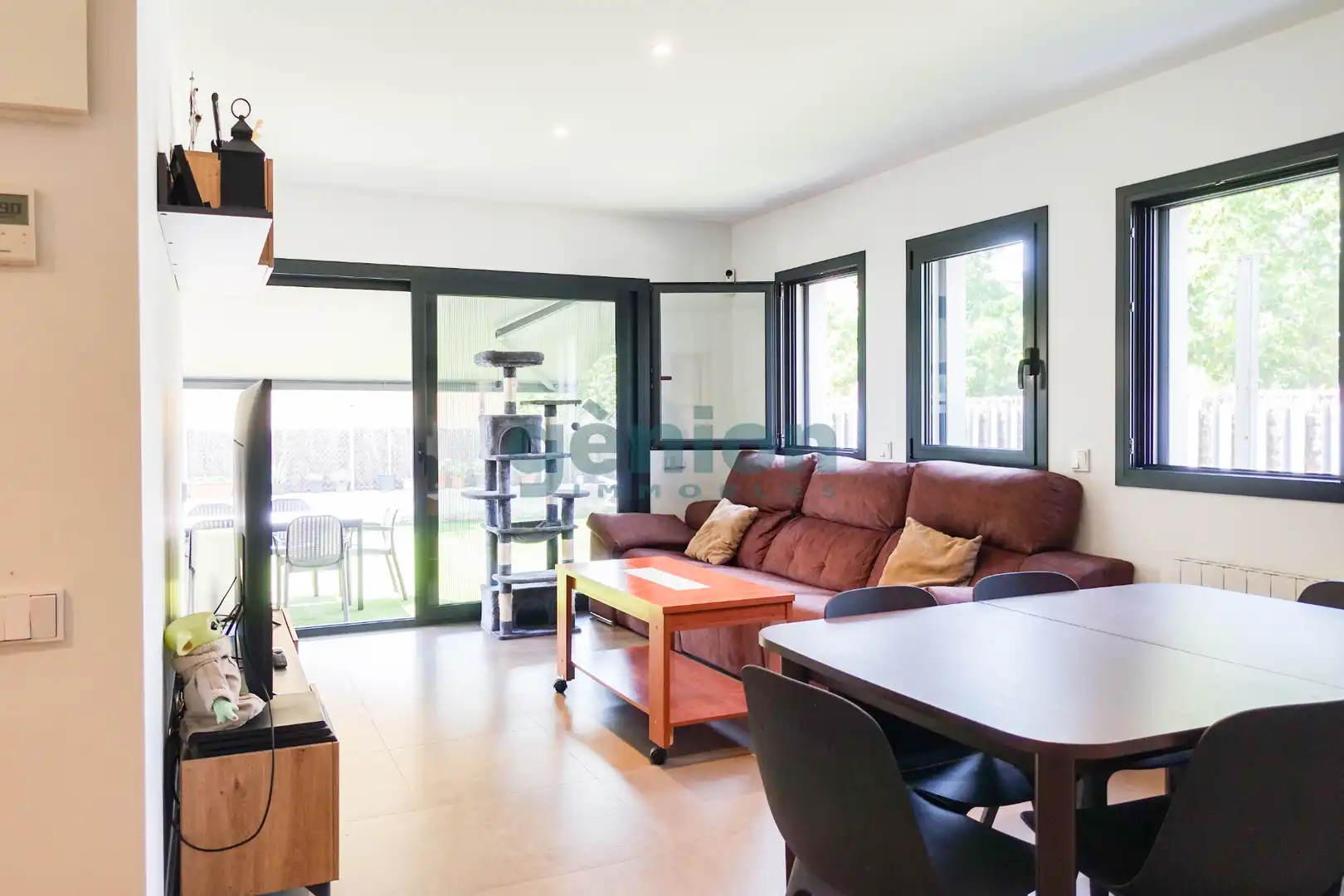 Sala d'estar de Casa o xalet en venda en Vilablareix amb Calefacció, Jardí privat i Parquet