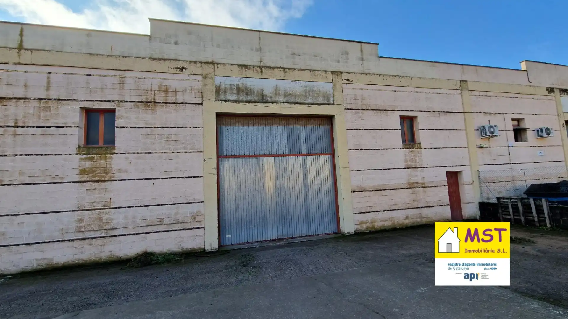 Nau industrial de lloguer a Carrer Segre