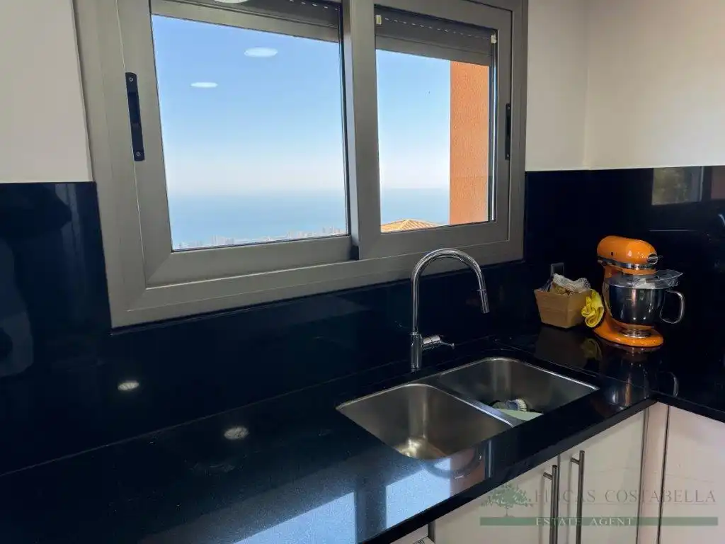 Cuina de Dúplex en venda en Castell d'Aro, Platja d'Aro i s'Agaró amb Aire condicionat, Calefacció i Terrassa