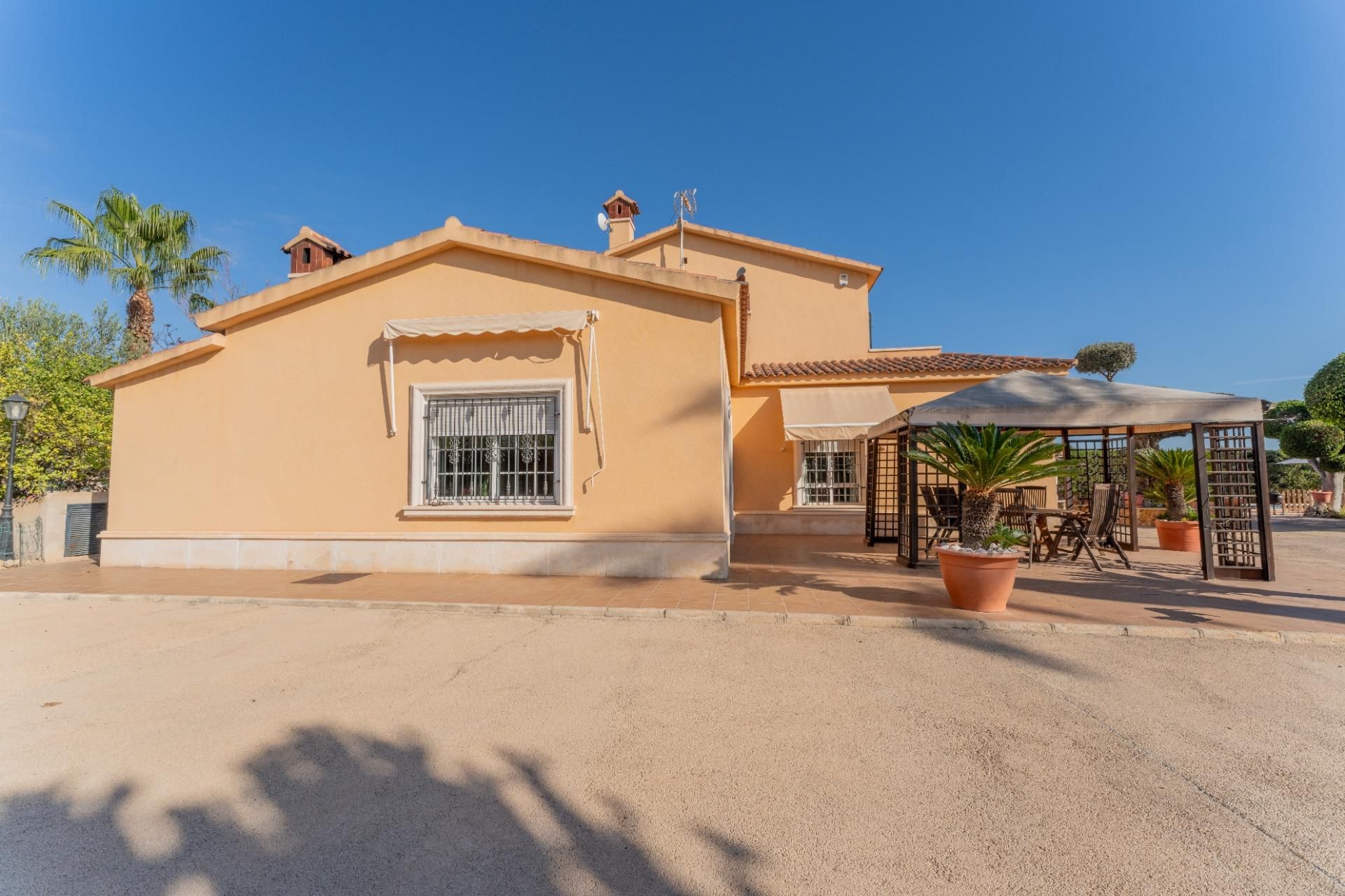 Exterior view of House or chalet for sale in Elche / Elx  with Parquet flooring, Storage room and Swimming Pool