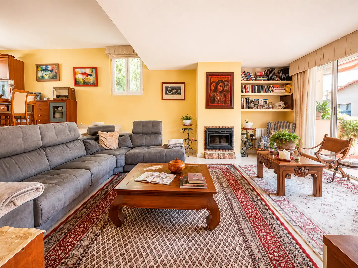 Sala de estar de Casa adosada en venta en Torrelodones con Piscina comunitaria