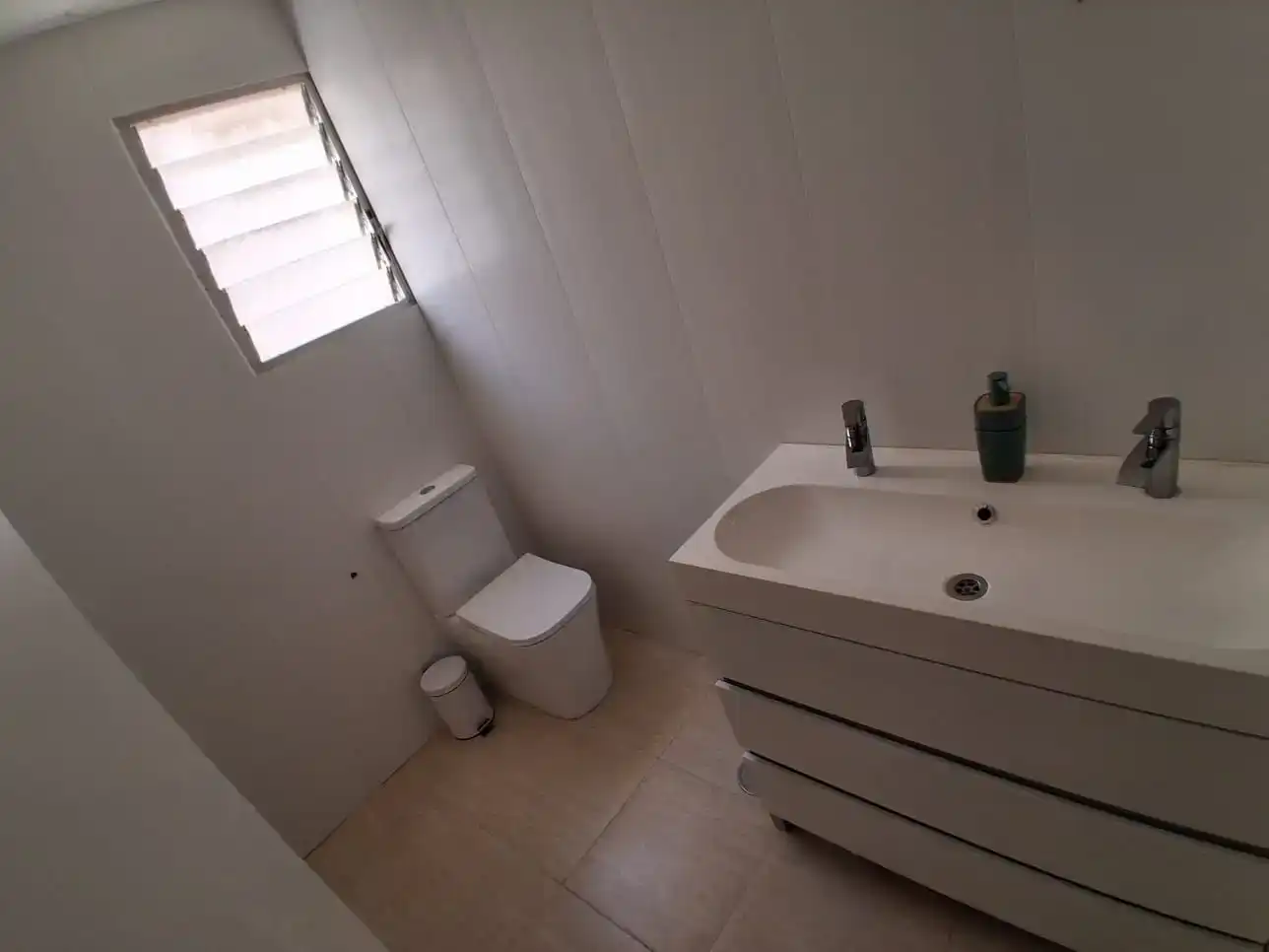 Badezimmer von Wohnung zur Miete in San Pedro del Pinatar mit Klimaanlage und Möbliert