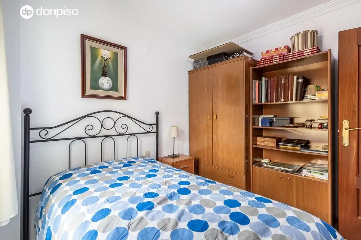 Bedroom of Flat for sale in Granada