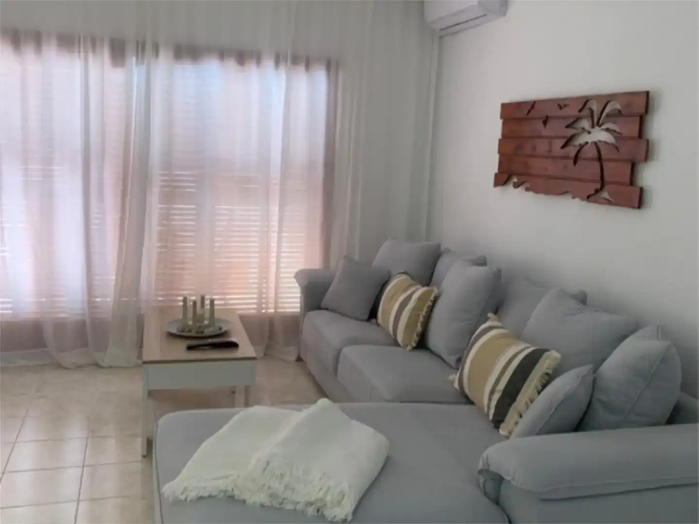 Sala d'estar de Pis de lloguer en Andratx amb Aire condicionat, Jardí privat i Moblat