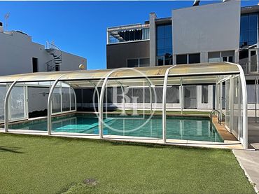 Casa pareada con balcón en venta en Norte