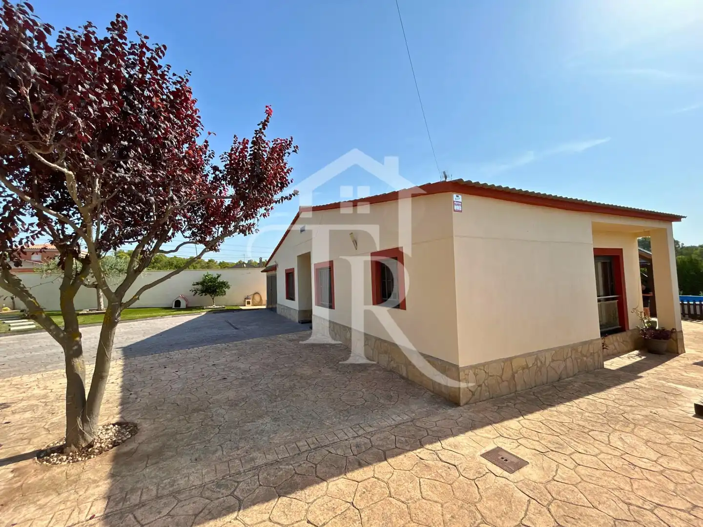 Vista exterior de Casa o xalet en venda en Cabra del Camp amb Aire condicionat, Parquet i Piscina