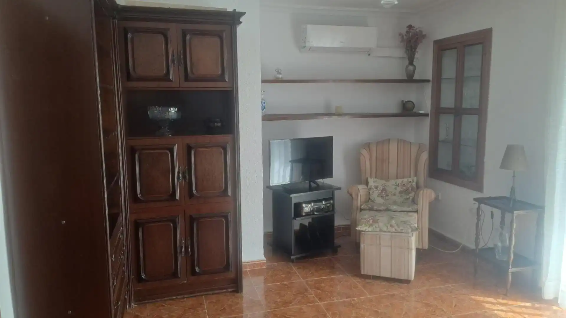 Wohnzimmer von Wohnung zur Miete in Sevilla mit Klimaanlage, Privatgarten und Möbliert