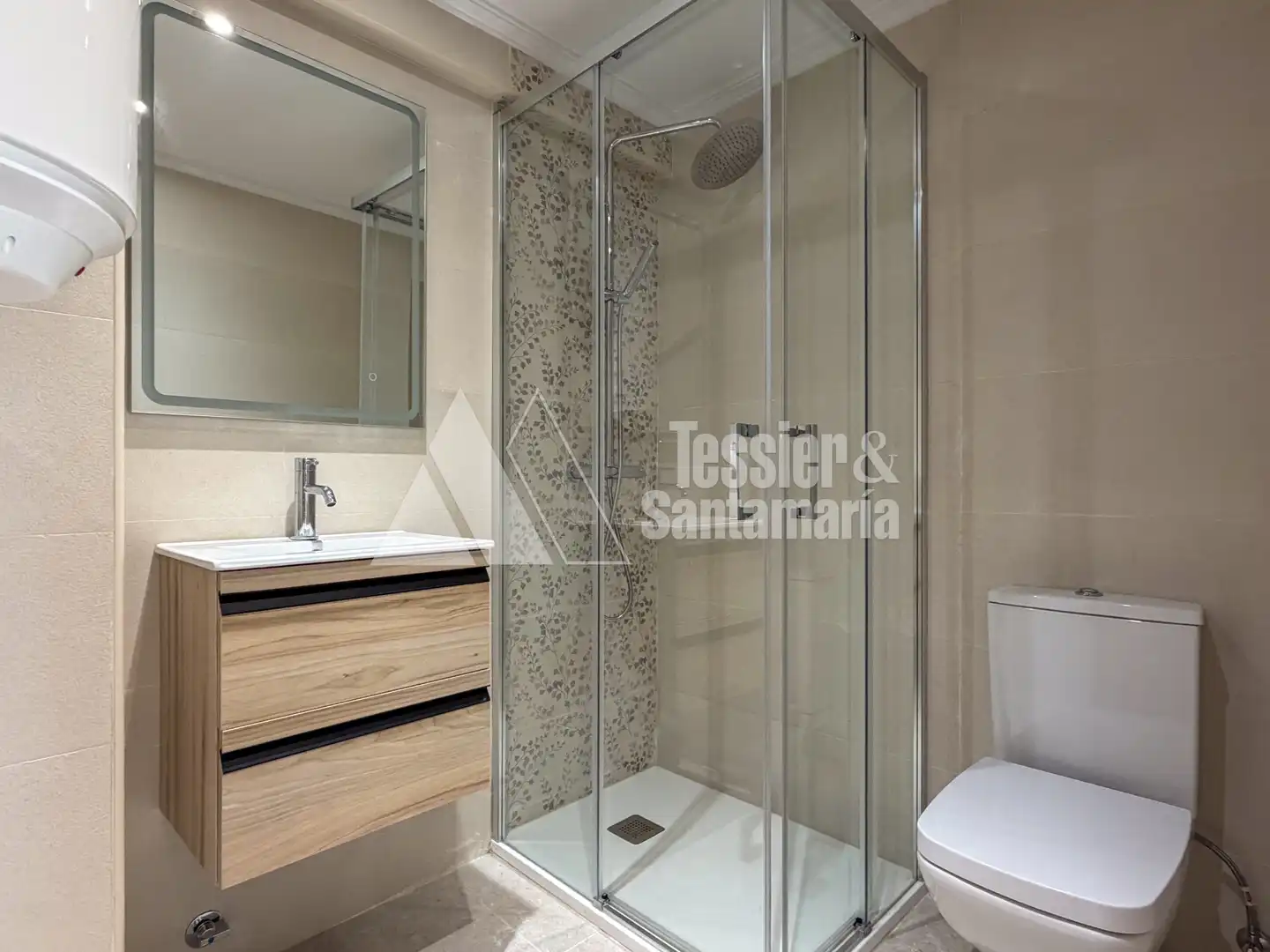 Badezimmer von Wohnung zur Miete in Gijón  mit Heizung, Möbliert und Ofen