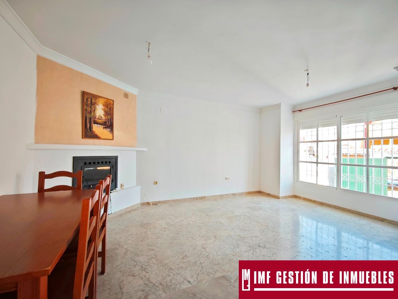 Sala d'estar de Casa o xalet en venda en Vélez-Málaga amb Jardí privat, Terrassa i Piscina comunitària