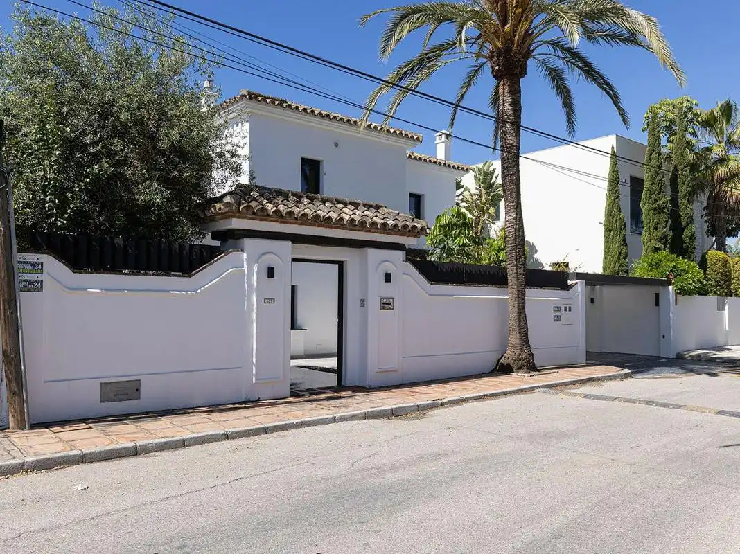 Außenansicht von Haus oder Chalet zur Miete in Marbella mit Klimaanlage, Privatgarten und Terrasse