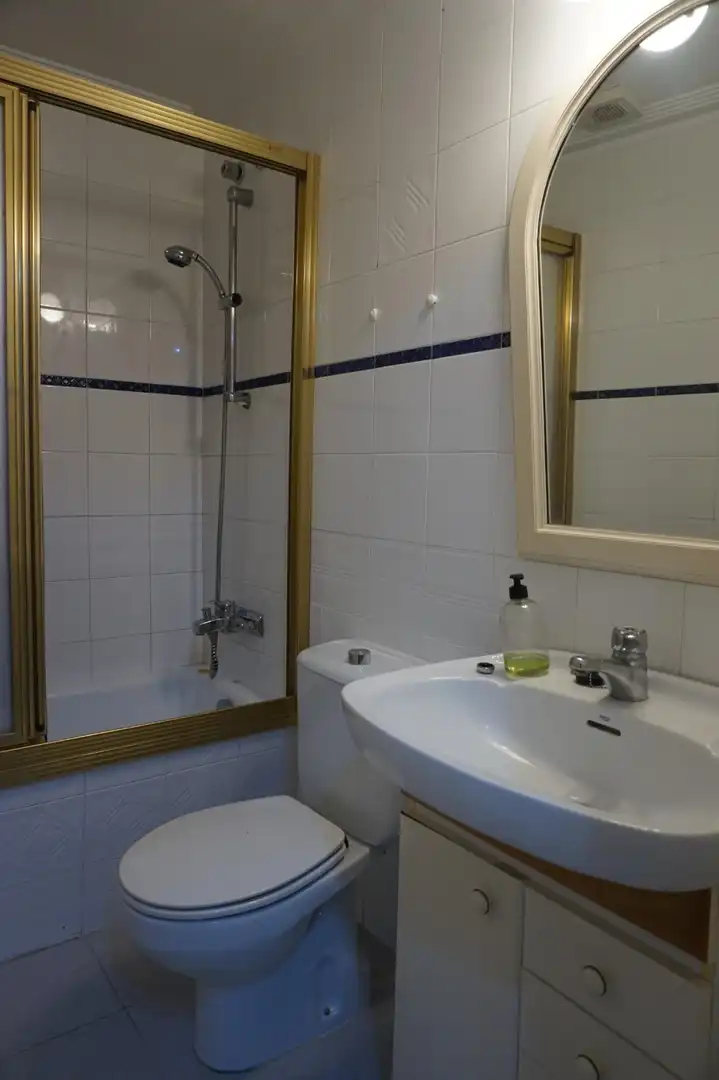 Baño de Piso en venta en Elche / Elx con Aire acondicionado, Trastero y Balcón