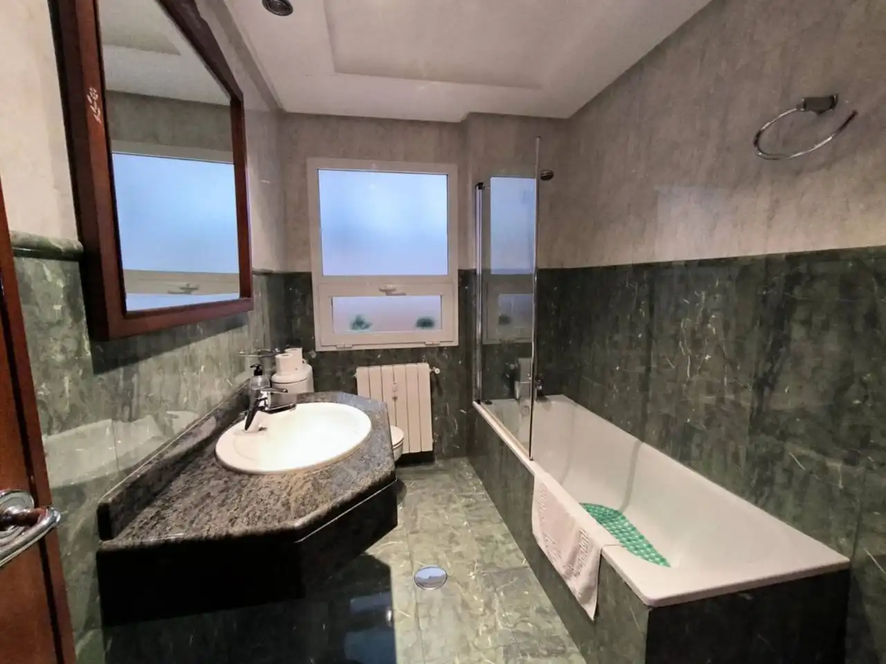 Badezimmer von Wohnung zum Verkauf in Albacete mit Klimaanlage, Heizung und Parkett