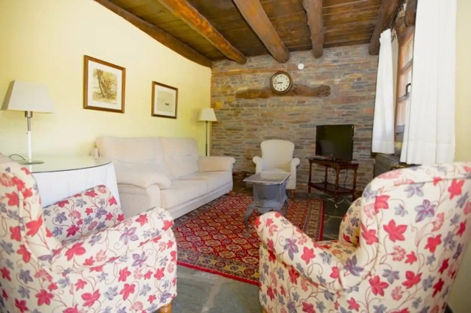 Sala d'estar de Finca rústica en venda en Castroverde amb Aire condicionat, Jardí privat i Terrassa