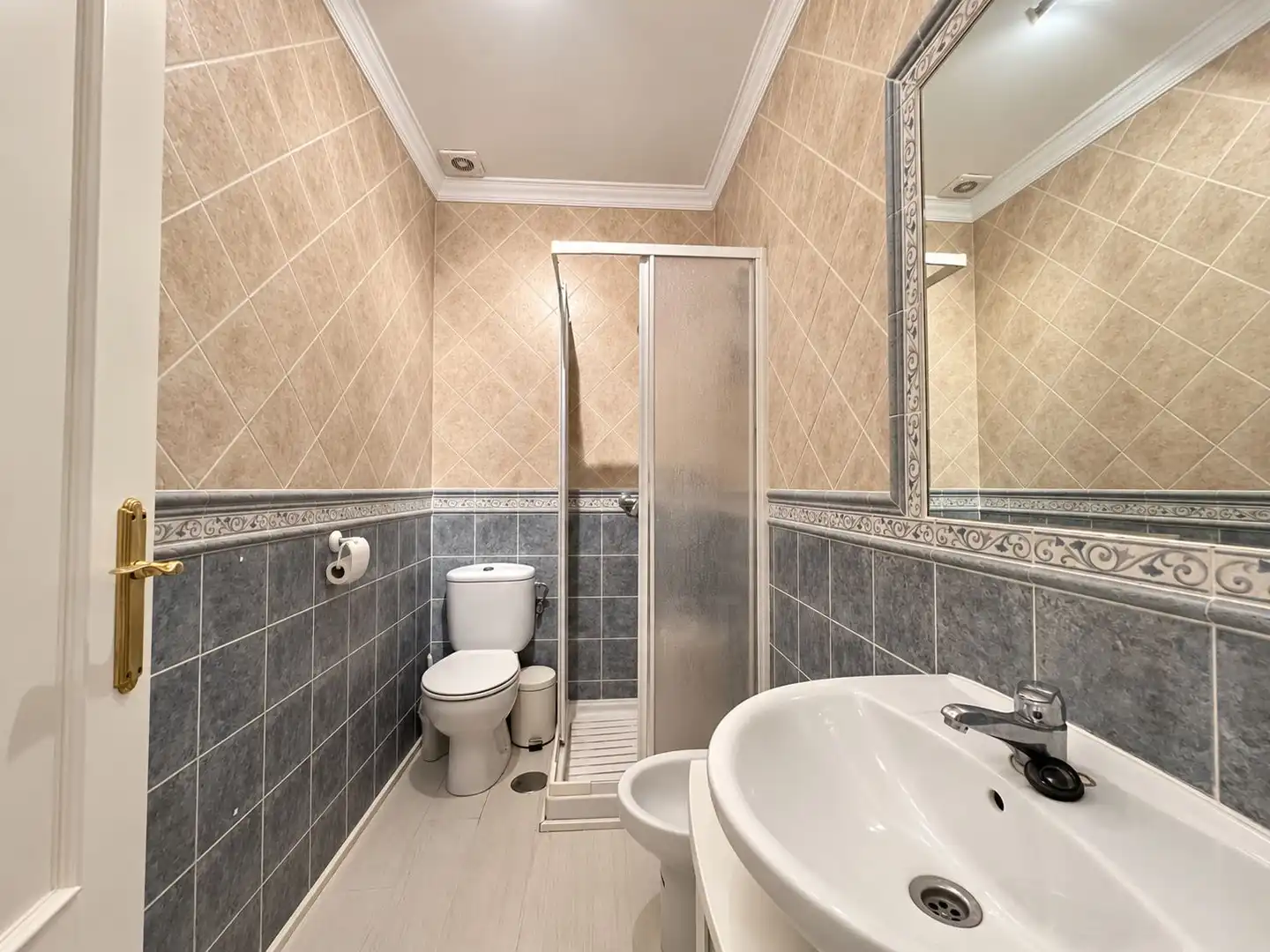 Bathroom of Flat for sale in San Francisco