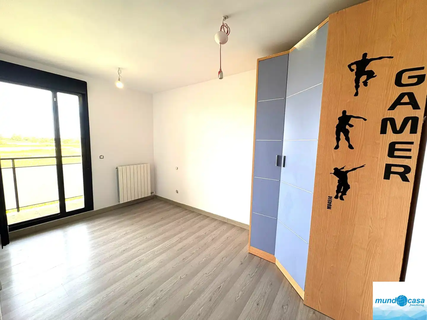 Bedroom of Flat for sale in Pinseque  with Air Conditioner, Heating and Terrace