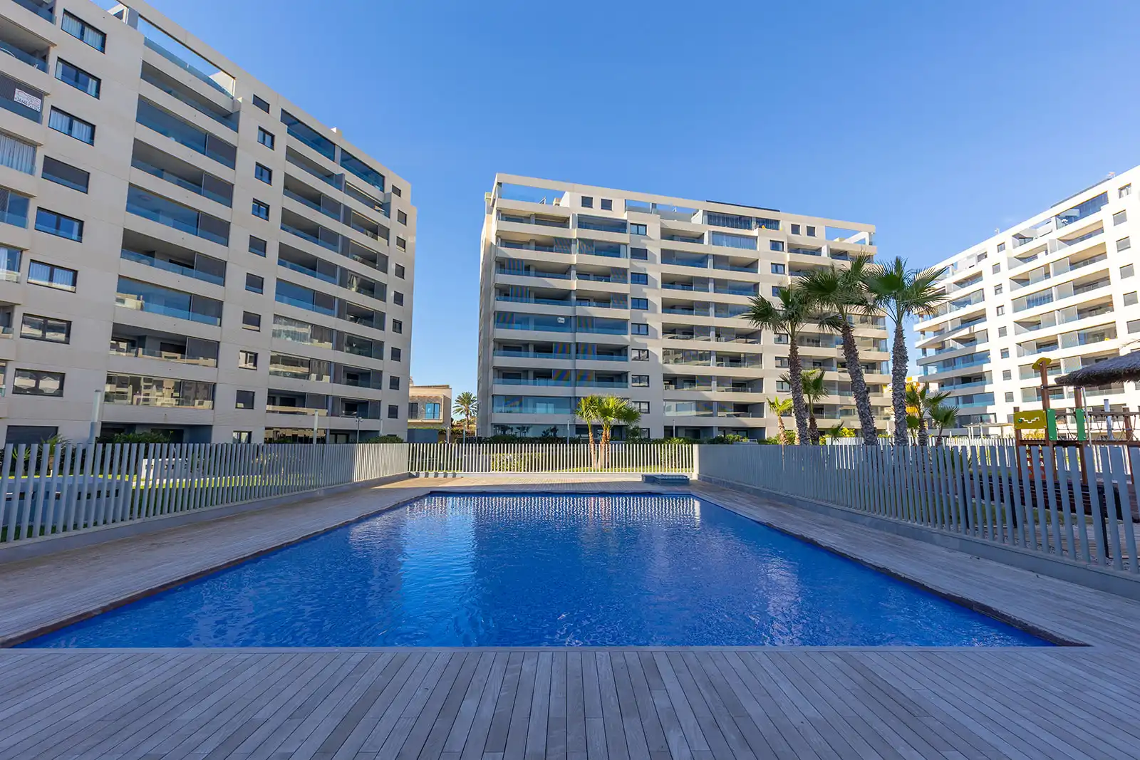 Piscina de Apartament en venda en Torrevieja amb Terrassa, Traster i Moblat