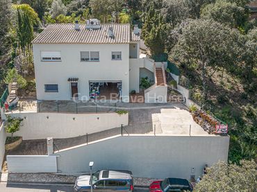 Casa amb piscina en venda a Carrer de Joaquim Ruyra