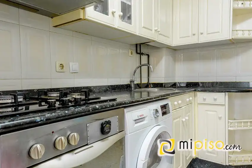 Cocina de Piso en venta en Santoña con Terraza, Trastero y Balcón