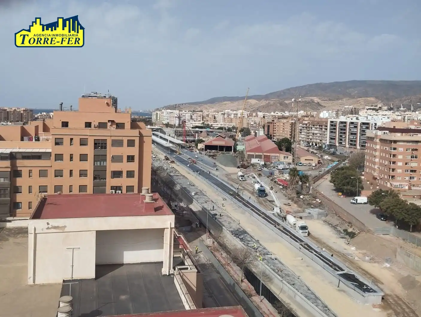 Außenansicht von Wohnung zum Verkauf in Almería mit Klimaanlage und Heizung
