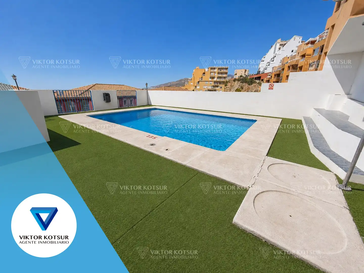 Swimming pool of Apartments for sale in Roquetas de Mar  with Air Conditioner, Alarm and Community pool