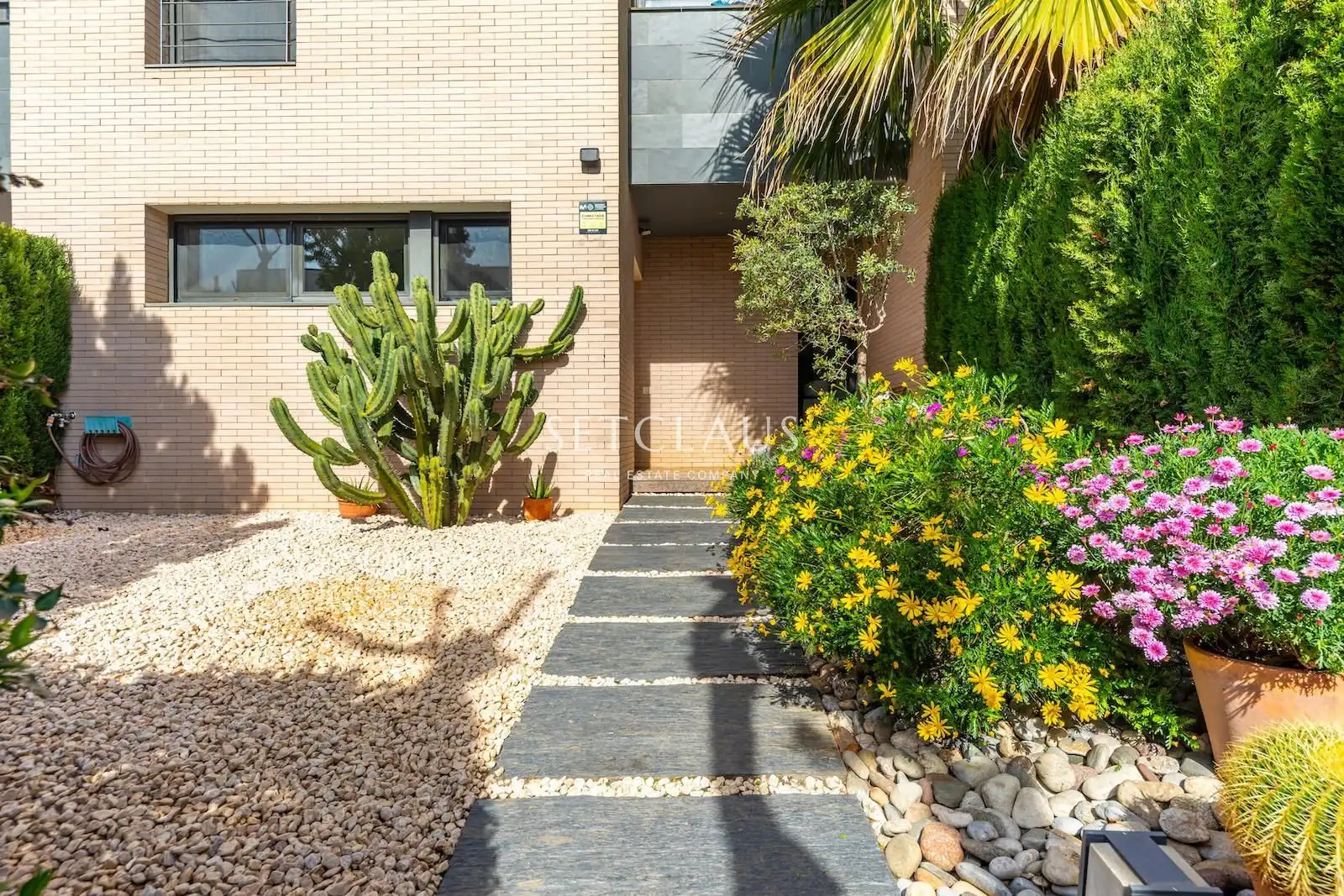 Vista exterior de Casa adosada en venta en Premià de Mar con Aire acondicionado, Calefacción y Jardín privado