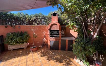 Jardí de Casa adosada en venda en Alcalá de Henares amb Aire condicionat, Parquet i Piscina