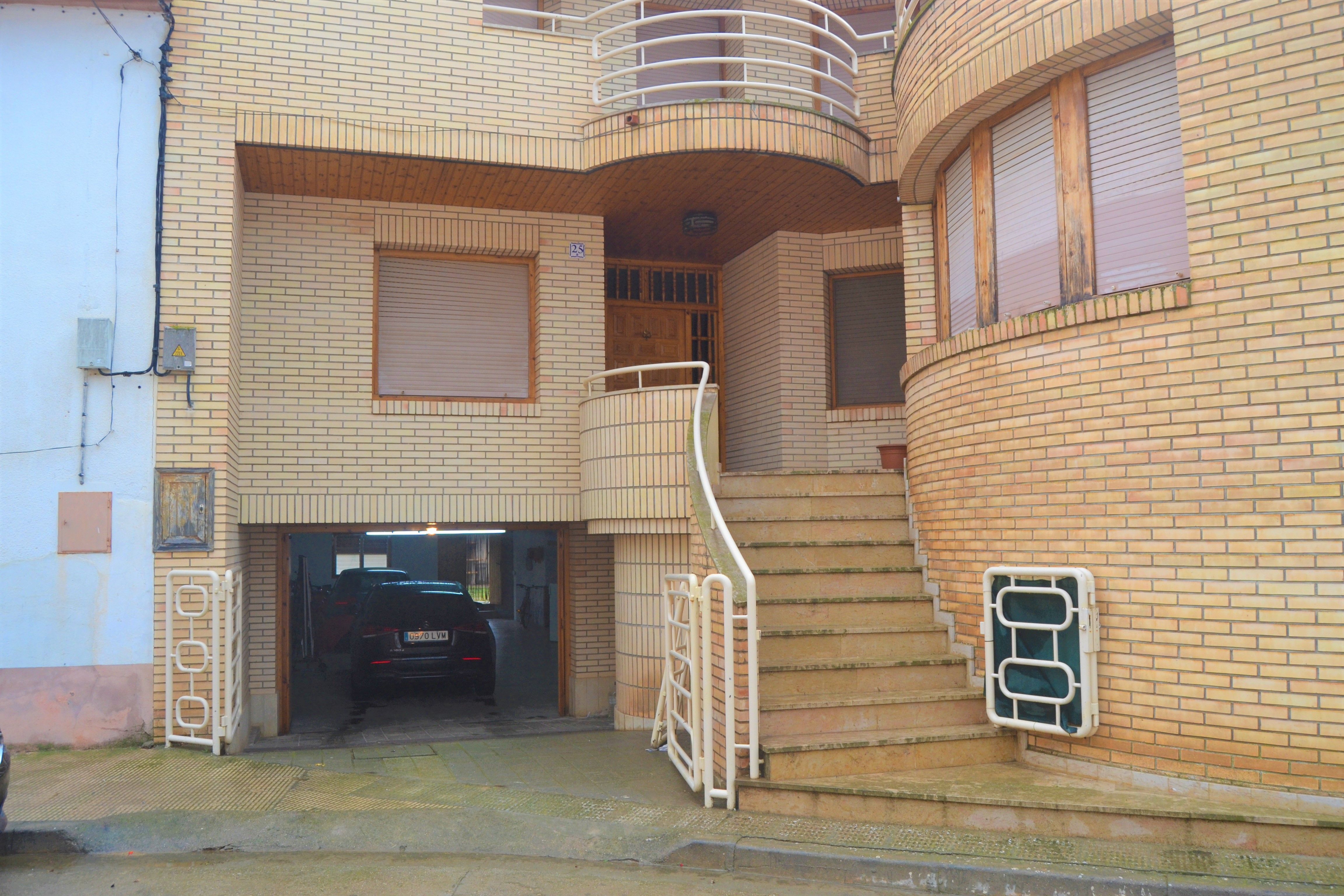 Vista exterior de Casa o xalet en venda en Albalatillo amb Aire condicionat, Jardí privat i Moblat