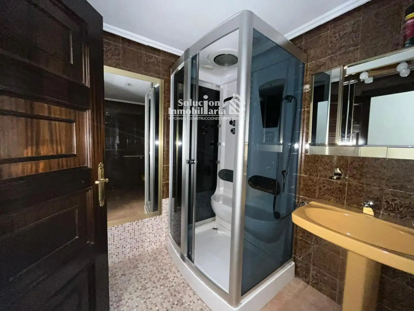 Bathroom of Flat for sale in Salamanca  with Heating, Terrace and Furnished