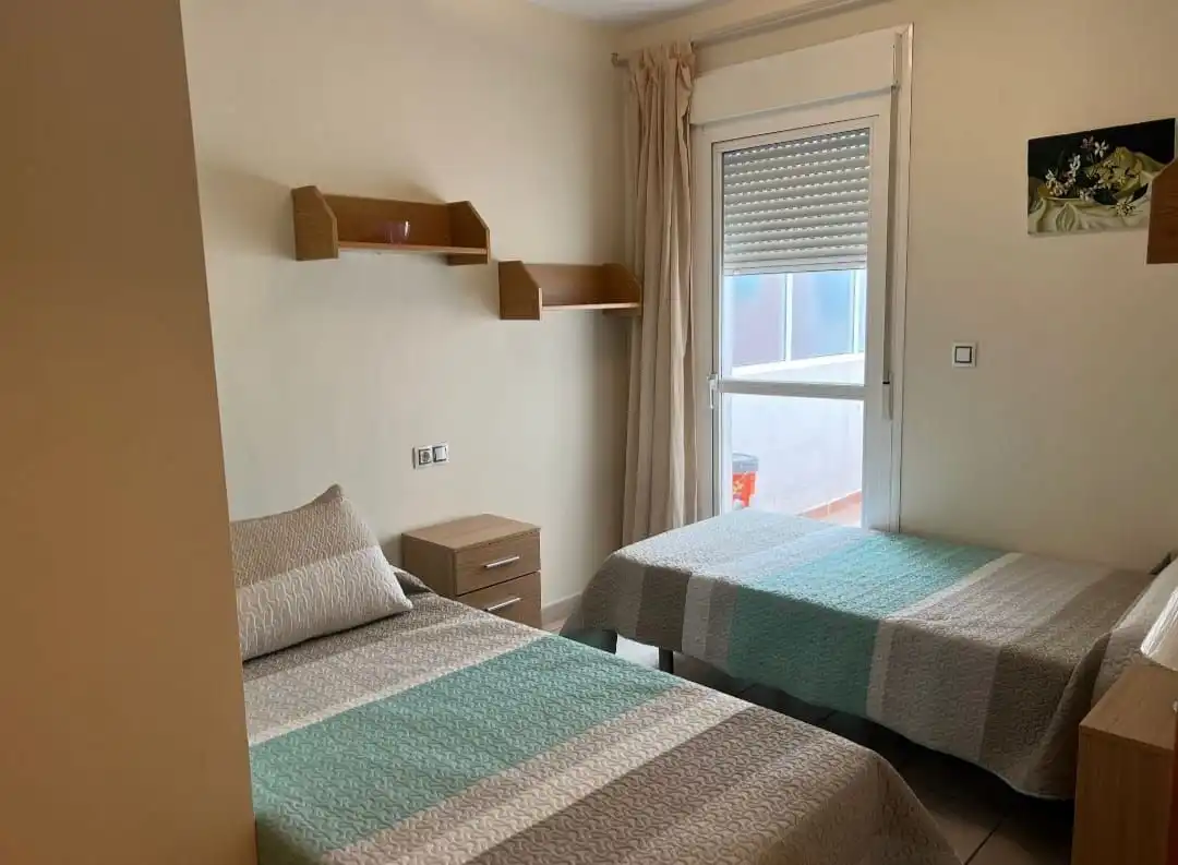 Dormitori de Apartament de lloguer en Fuengirola amb Aire condicionat, Calefacció i Terrassa